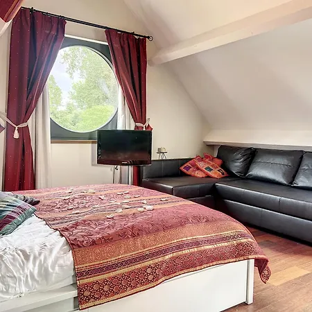 Suite De Luxe Avec Espace Salon Et Balneo A La Campagne Opprebais Exterior photo
