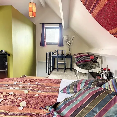 Suite De Luxe Avec Espace Salon Et Balneo A La Campagne Opprebais Exterior photo