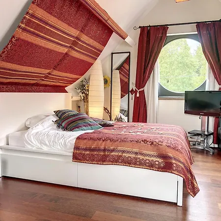 Suite De Luxe Avec Espace Salon Et Balneo A La Campagne Opprebais Exterior photo