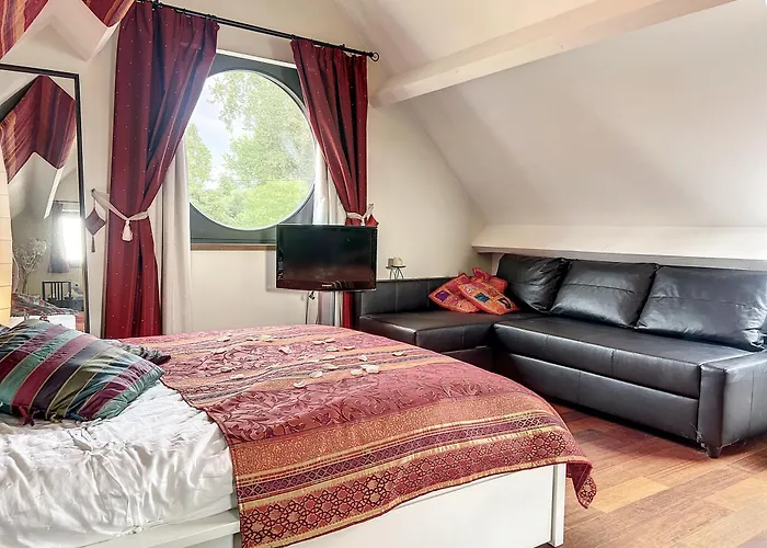 Suite De Luxe Avec Espace Salon Et Balneo A La Campagne